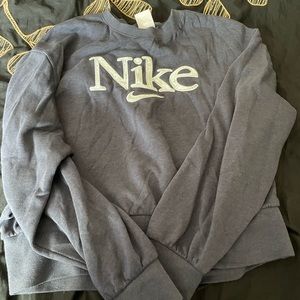 Nike , crop sweatshirt, size lg